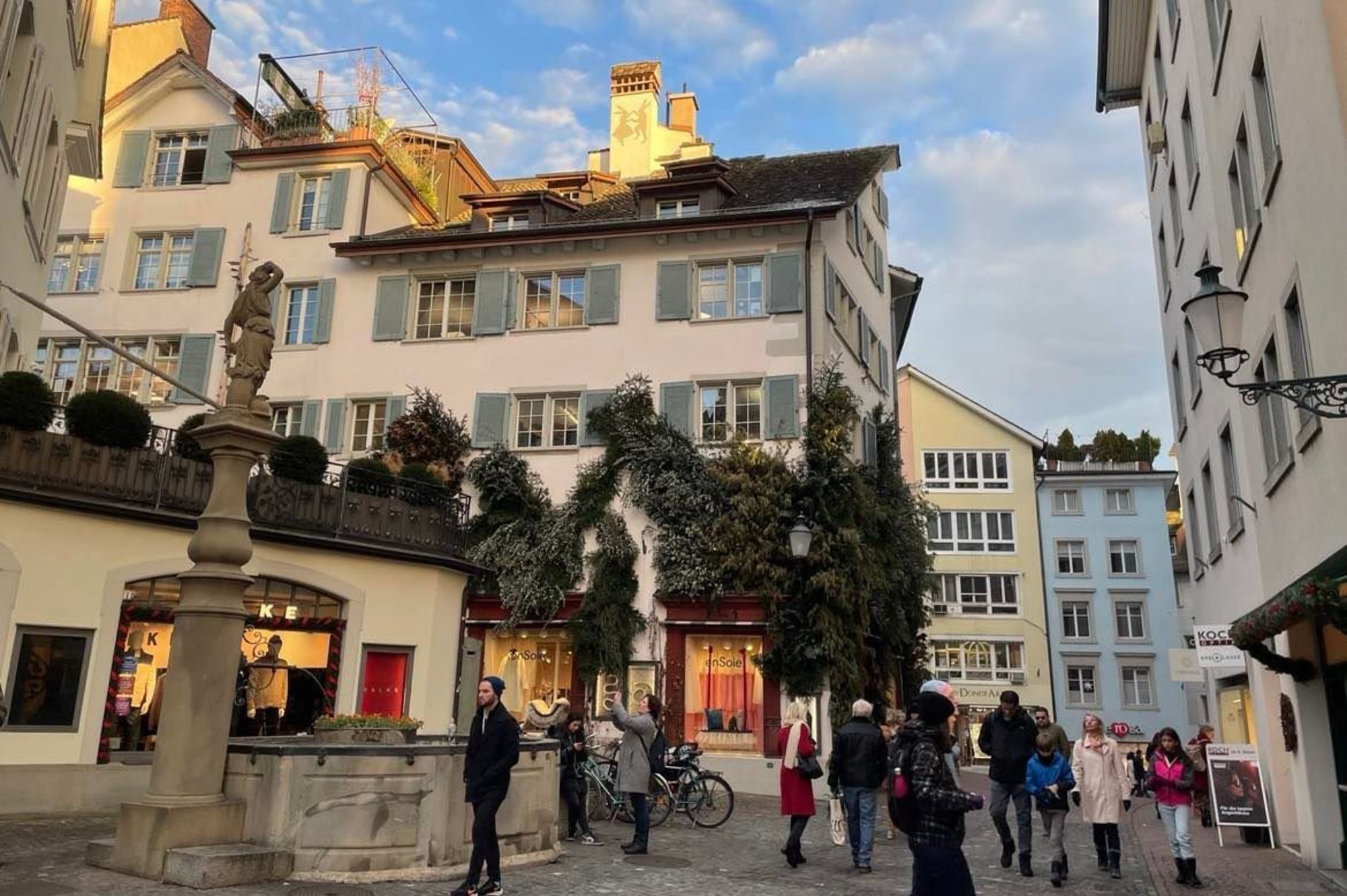 Вчера провела потрясающее время на экскурсии по Цюриху с Евгенией- захватывающая профессиональная интересная презентация города, который